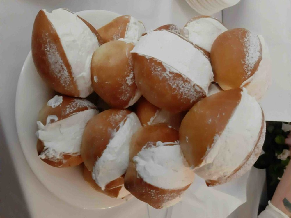 Maritozzi-con-la-panna-1-768x1024